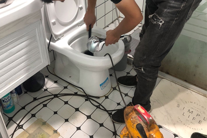 望花马桶堵塞自己疏通还是找师傅?专业上门服务让你省时更省心